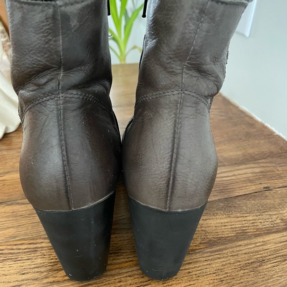 Grey boots - Picture 3 of 4